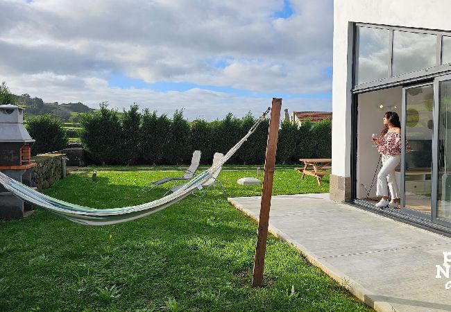 House in Altares - Bird House by PontaNegraAzores